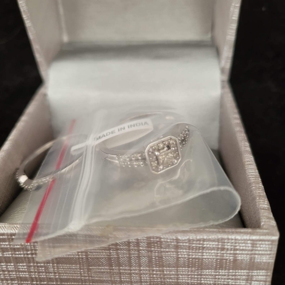 1/2 CT. T.W. princess-cut Sterling silver bridal set 8.5 - Picture 4 of 5